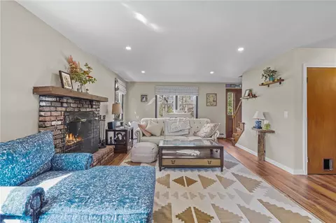 Living - 992 Main St, Warren, RI 02885 photo 3 of 7