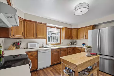 Kitchen - 992 Main St, Warren, RI 02885 photo 3 of 4