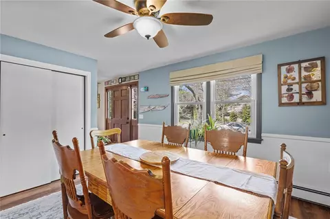 Dining - 992 Main St, Warren, RI 02885 photo 4 of 4