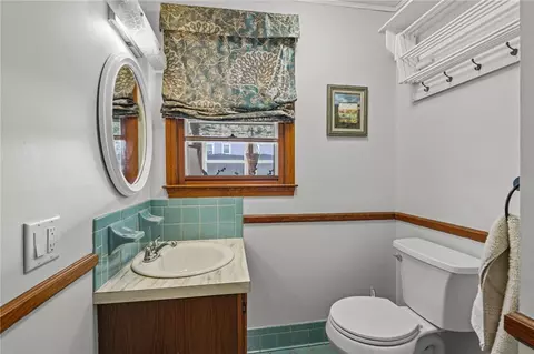 Bath - 992 Main St, Warren, RI 02885 photo 1 of 3