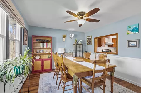 Dining - 992 Main St, Warren, RI 02885 photo 2 of 4
