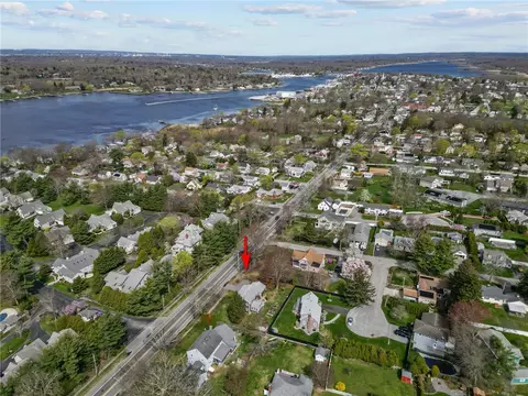View/Area - 992 Main St, Warren, RI 02885 photo 1 of 5