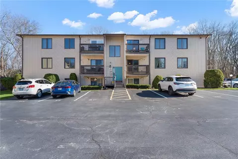 32 Kristee Cir, West Warwick, RI 02893