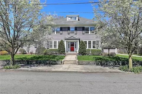 17 Lowden St, Pawtucket, RI 02860