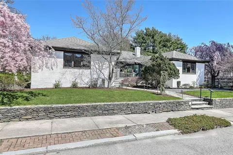 80 Hartshorn Rd, Providence, RI 02906