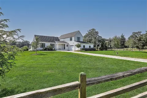 11 Tuniper Ln, Little Compton, RI 02837