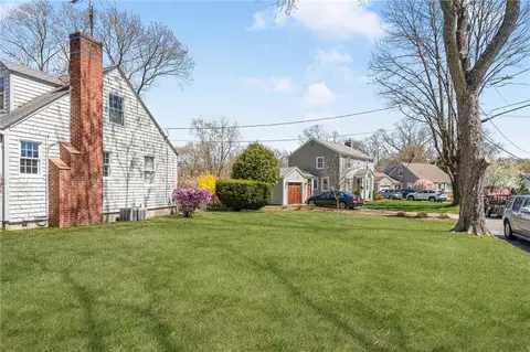 Exterior - 10 Enfield Rd, Warwick, RI 02886 photo 5 of 13