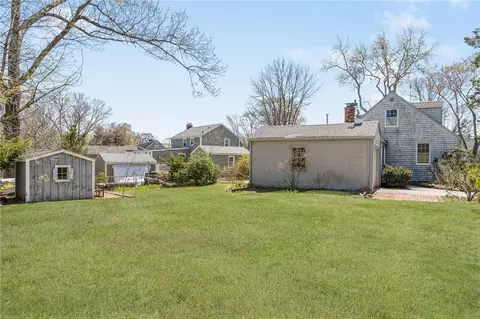 Exterior - 10 Enfield Rd, Warwick, RI 02886 photo 8 of 13