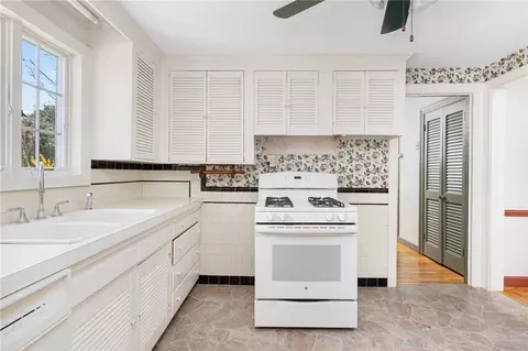 Kitchen - 10 Enfield Rd, Warwick, RI 02886 photo 4 of 4