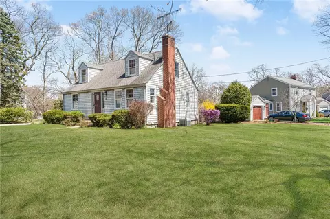 Exterior - 10 Enfield Rd, Warwick, RI 02886 photo 4 of 13