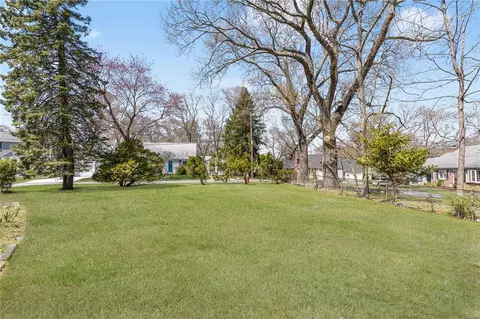 Exterior - 10 Enfield Rd, Warwick, RI 02886 photo 11 of 13