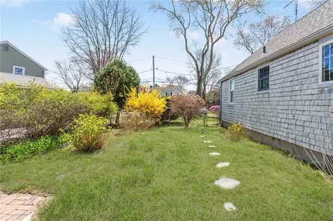 Exterior - 10 Enfield Rd, Warwick, RI 02886 photo 6 of 13