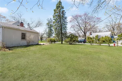 Exterior - 10 Enfield Rd, Warwick, RI 02886 photo 10 of 13