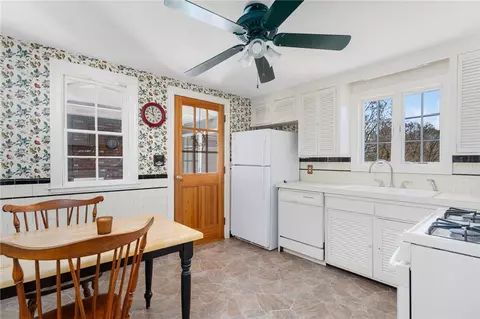 Kitchen - 10 Enfield Rd, Warwick, RI 02886 photo 3 of 4