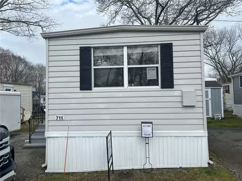 711 Forest Park Mobile Homes Ave, Middletown, RI 02842