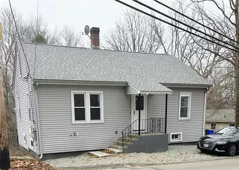83 E Greenwich Ave, West Warwick, RI 02893