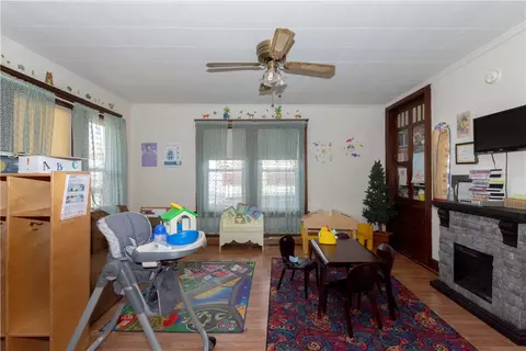 28 Emerson St, Woonsocket, RI 02895 photo 4