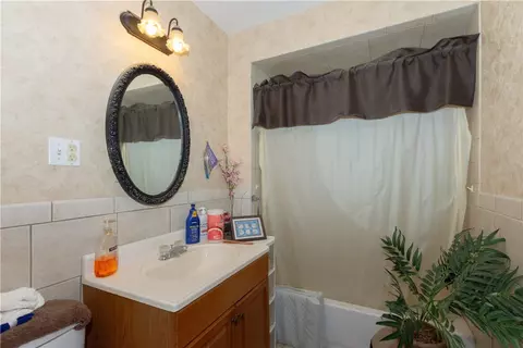 28 Emerson St, Woonsocket, RI 02895 photo 10