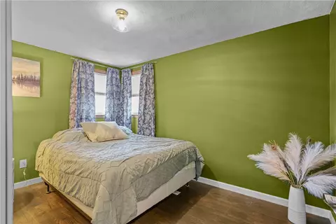 Bedroom - 87 Barton Ave, Warwick, RI 02889 photo 4 of 8