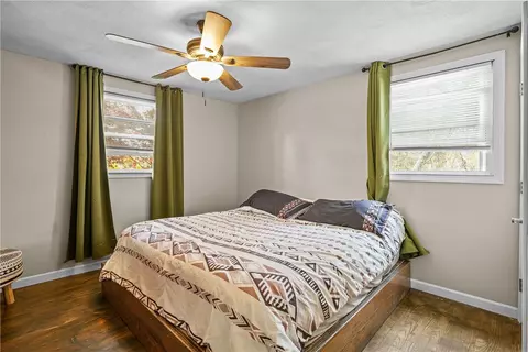 Bedroom - 87 Barton Ave, Warwick, RI 02889 photo 1 of 8