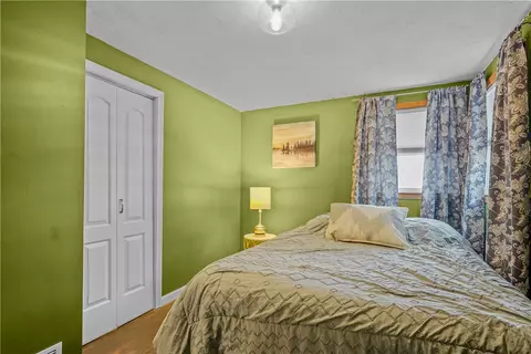 Bedroom - 87 Barton Ave, Warwick, RI 02889 photo 5 of 8