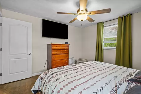 Bedroom - 87 Barton Ave, Warwick, RI 02889 photo 3 of 8
