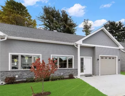 38 W Valley Cir, West Warwick, RI 02893