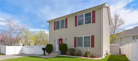 137 Stearns St, Pawtucket, RI 02861