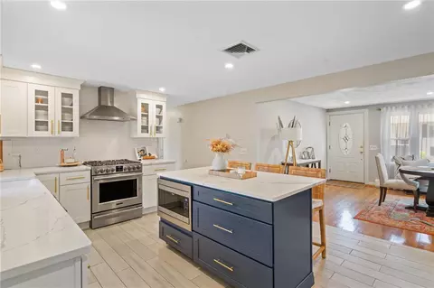 43 Bagley Ave, Cranston, RI 02920