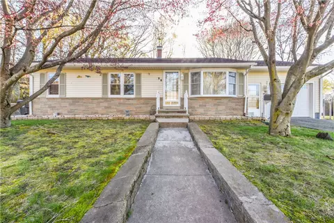 28 Arthur St, West Warwick, RI 02893