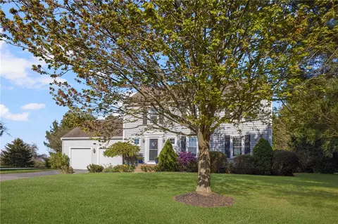 247 Hilltop Dr, Portsmouth, RI 02871