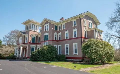 97 Narragansett Ave #M5, Newport, RI 02840