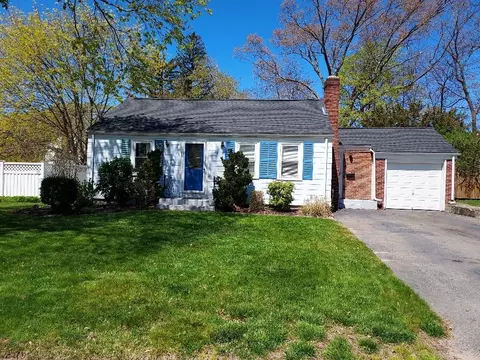 46 Oak Hill Dr, Cranston, RI 02920