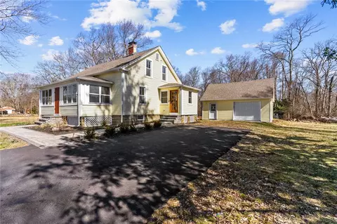 1304 Chopmist Hill Rd, Scituate, RI 02857