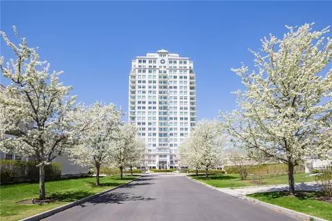 1 Tower Dr #1003, Portsmouth, RI 02871