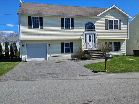 8 Carol Ct, Fall River, MA 02720