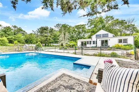 240 Canonchet Rd, Hopkinton, RI 02832