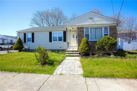 72 Columbus St, Providence, RI 02908