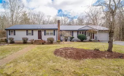 8 Saunders Brook Rd, Glocester, RI 02814