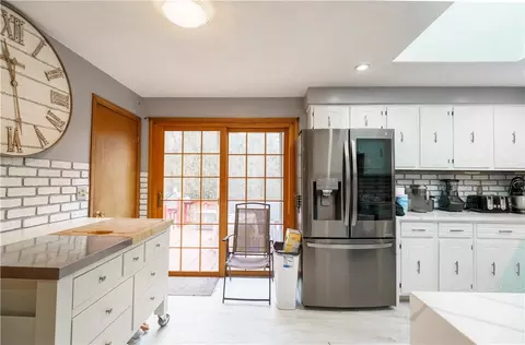 Kitchen - 8 Saunders Brook Rd, Glocester, RI 02814 photo 2 of 5