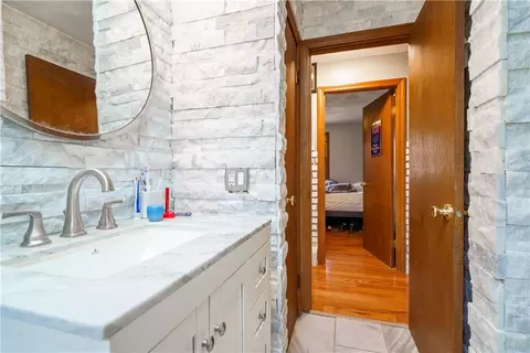 Bath - 8 Saunders Brook Rd, Glocester, RI 02814 photo 2 of 4