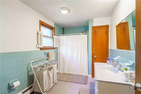 Bath - 8 Saunders Brook Rd, Glocester, RI 02814 photo 3 of 4