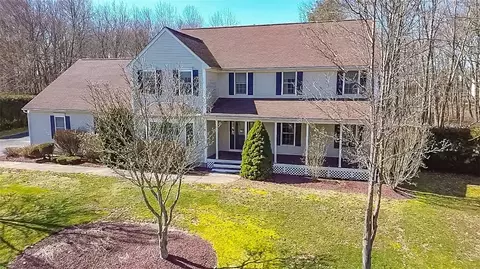 35 Falcon Ln, Cranston, RI 02921
