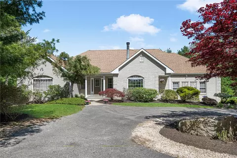 52 Peck Hill Rd, Scituate, RI 02857