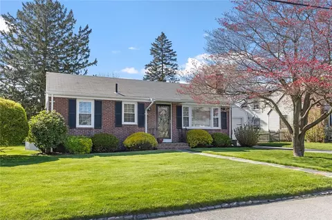 47 Willow Dr, Cranston, RI 02920