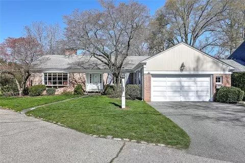 41 Berwick Pl, East Providence, RI 02916