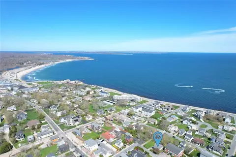 11 Continental St, Narragansett, RI 02882
