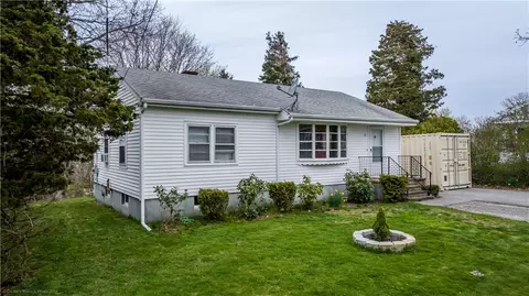 13 Rose Rd, Tiverton, RI 02878