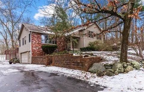 8 Bay Rd, Barrington, RI 02806
