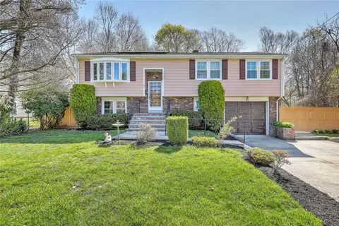 88 Interlocken Rd, East Providence, RI 02914